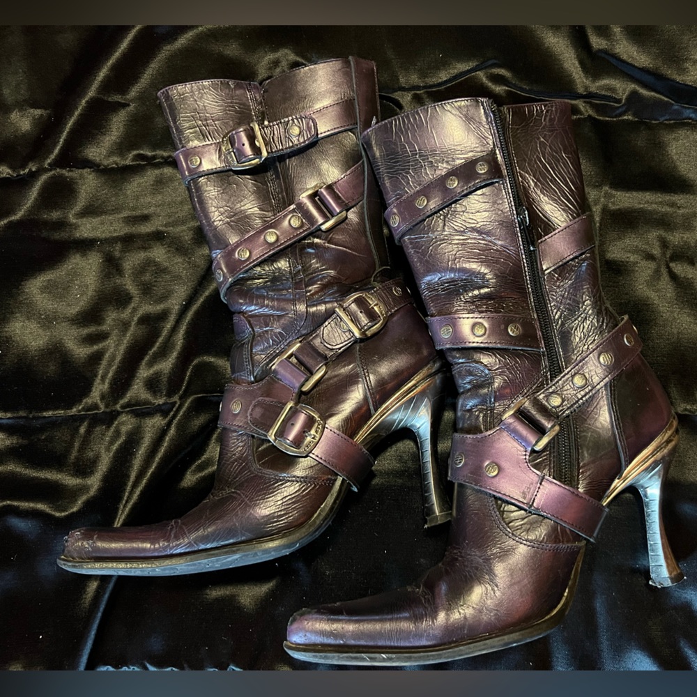 New Rock vintage Malitia size 37 in purple & silver. Leather, zipper inside.
